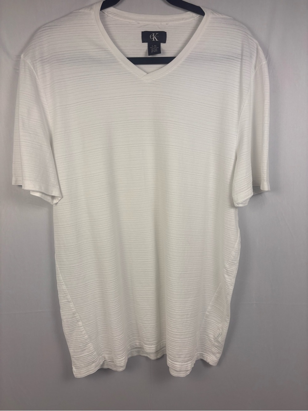 Calvin Klein Women’s White V-Neck Textured Tee